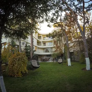 אתר נופש Beaumonde Garden ****
